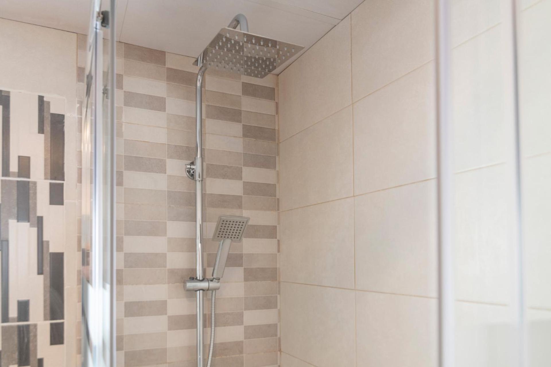 Hotel Beetroot, Jedes Verfuegt Ueber Smart Tv , Eigenes Bad Mit Regendusche Und Balkon *