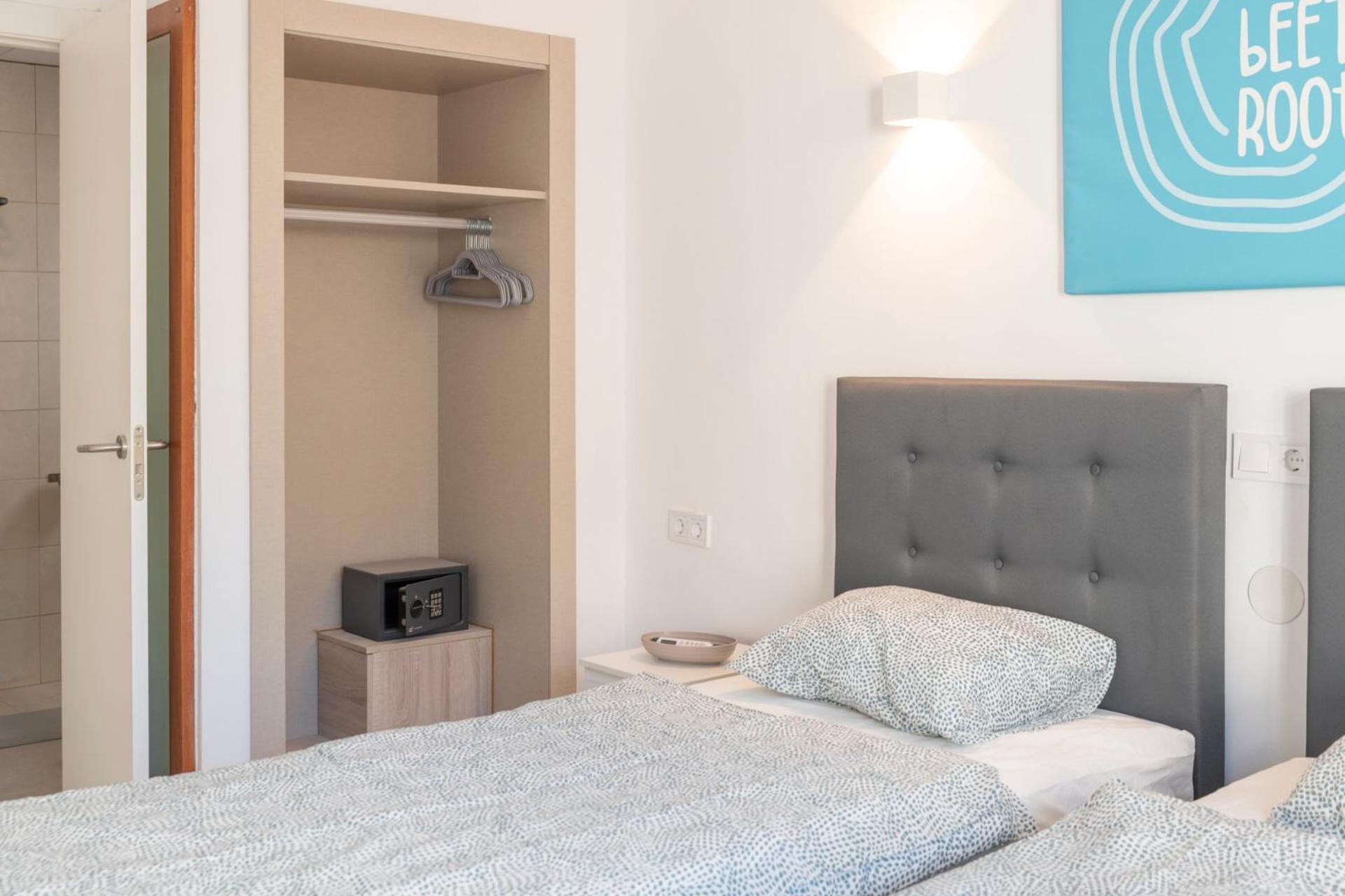Beetroot, Jedes Verfuegt Ueber Smart Tv , Eigenes Bad Mit Regendusche Und Balkon