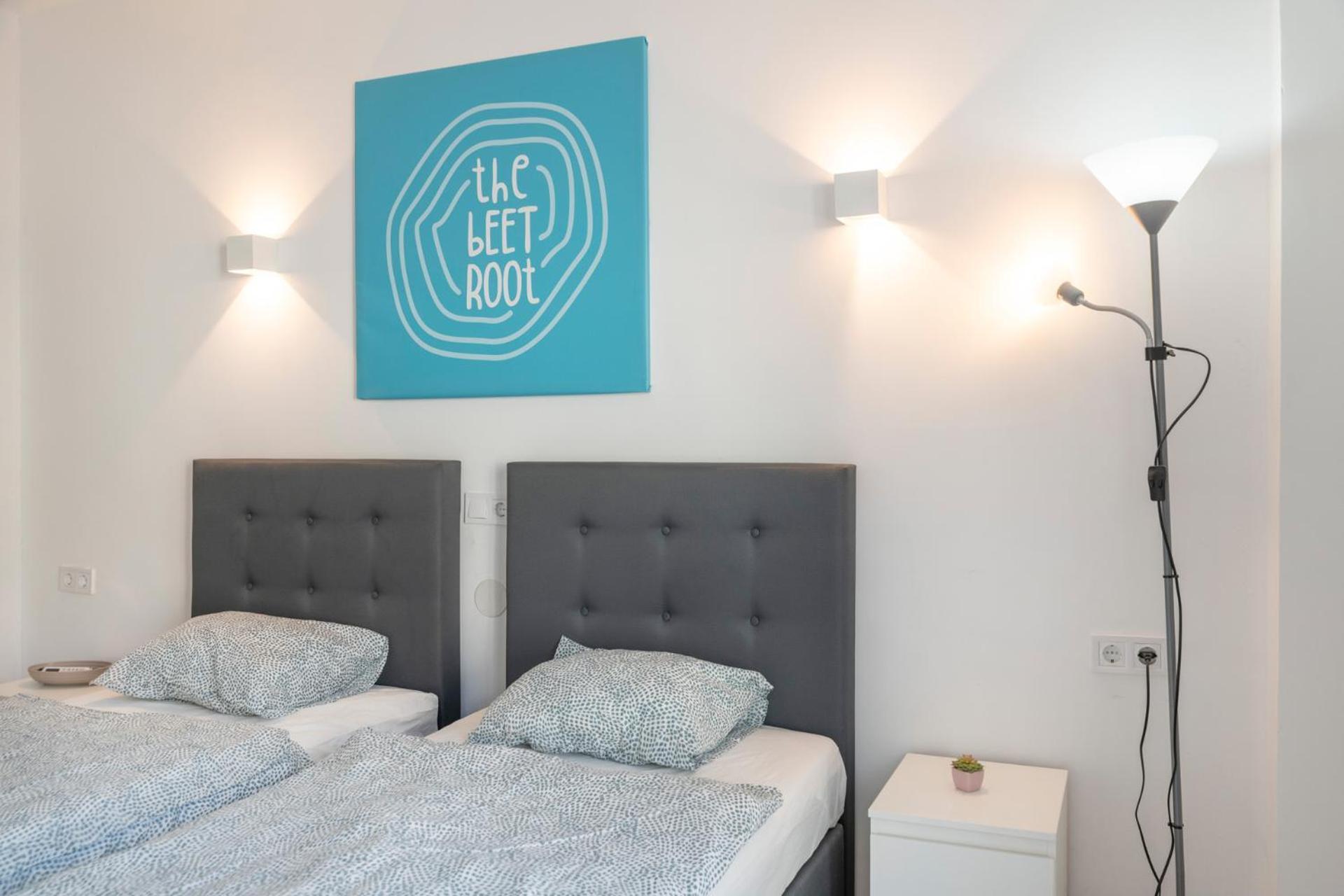 Beetroot, Jedes Verfuegt Ueber Smart Tv , Eigenes Bad Mit Regendusche Und Balkon *